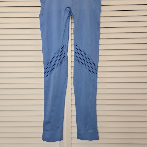 ALALA Essential Seamless Leggings Blue Womens Medium Sculpt Fit Tights High Rise - Picture 4 of 11